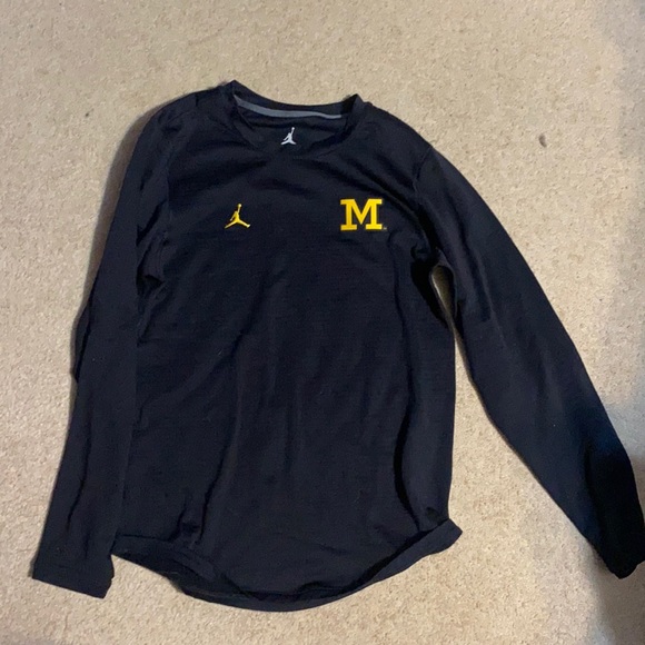 Jordan U of M long sleeve - Picture 1 of 3